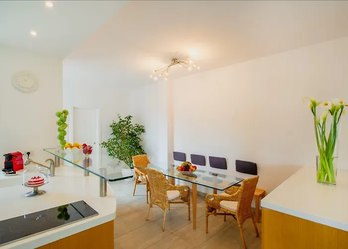 Victoria Apartment